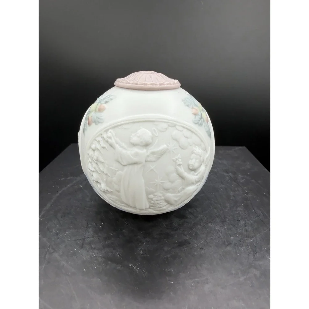 Vintage Lladro 1997 Annual Porcelain Christmas Ornament 🎄✨